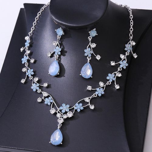 Luxury Crystal Rhinestone Necklace Earring Pendant Set for Women New Vintage Fashion Style for Weddings and Parties