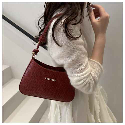 Simple solid color zipper shoulder bag