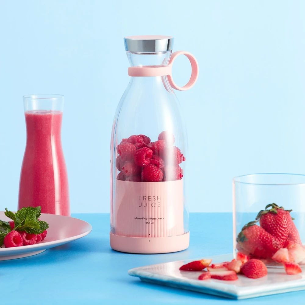 Portable electric fruit smoothie blender and juicer