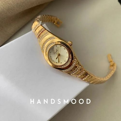 Fashionable and high-end diamond-set ladies' quartz watch