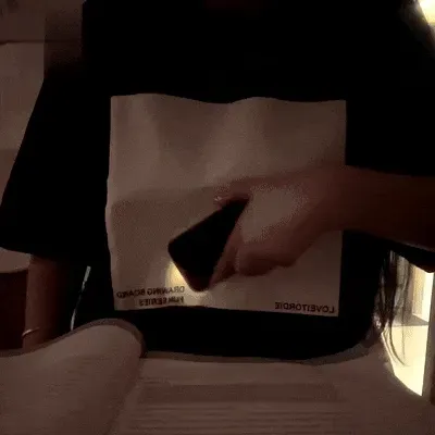 🏆Luminous drawing board T-shirt——DIY drawing, writing and photo printing💏