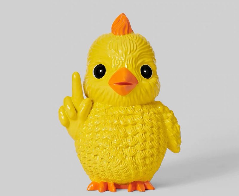 Funny Little Chick Figurine – Adorable Desk Buddy for Stress Relief & Home Decor