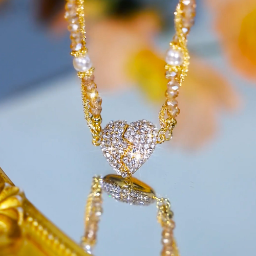 Being chased to ask about the link 🔗 This heart - shaped designed necklace ✨ has an incredibly beautiful design.