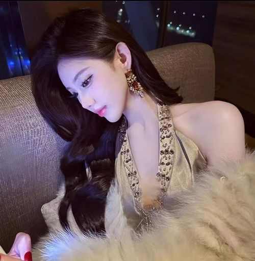 Elegant feeling, light luxury, heiress earrings, retro heavy industry zircon exaggerated earrings, long temperament earrings, earrings, ear clips