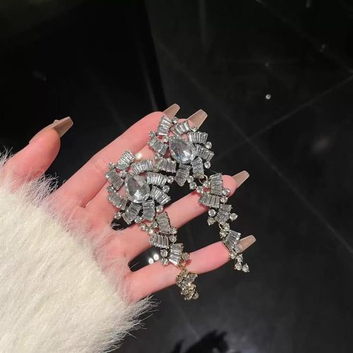 Super sparkling crystal tassel exaggerated earrings, women's light luxury high-end feeling, banquet party earrings, goddess style temperament earrings