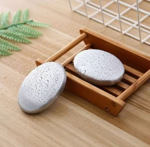 Stainless steel soap is a perfect tool for removing odors and unpleasant smells in the refrigerator. Steel soap can eliminate garlic and fishy odors