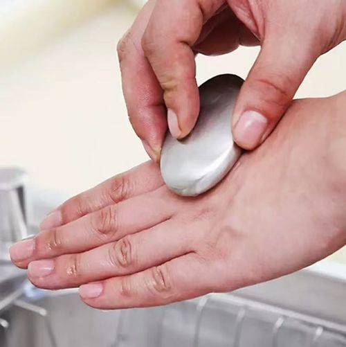 Stainless steel soap is a perfect tool for removing odors and unpleasant smells in the refrigerator. Steel soap can eliminate garlic and fishy odors