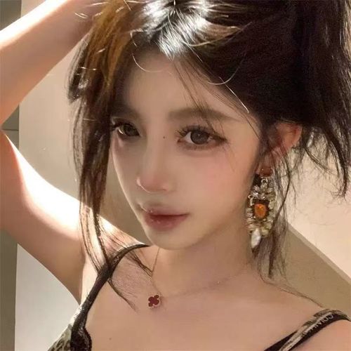 Elegant feeling, light luxury, heiress earrings, retro heavy industry zircon exaggerated earrings, long temperament earrings, earrings, ear clips