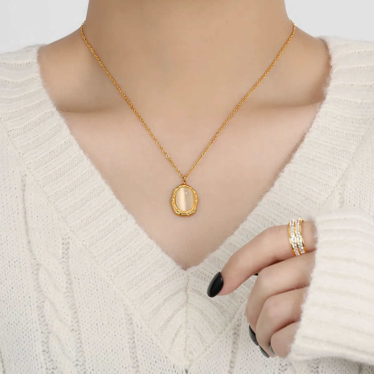 Irregular texture cat's eye necklace, gold-plated titanium steel clavicle necklace