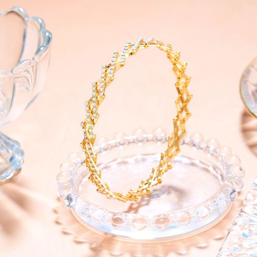 Seven rows of diamonds. Two ways to wear. Retractable magic ring bracelet