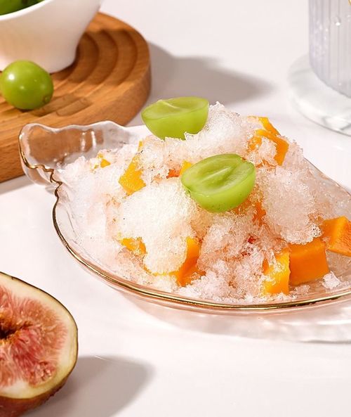 Household Small Size Hand-Operated Making Smoothie Machine with Ice Cube Mold Kitchen Hand Shaved Ice Breaker Ice Crusher