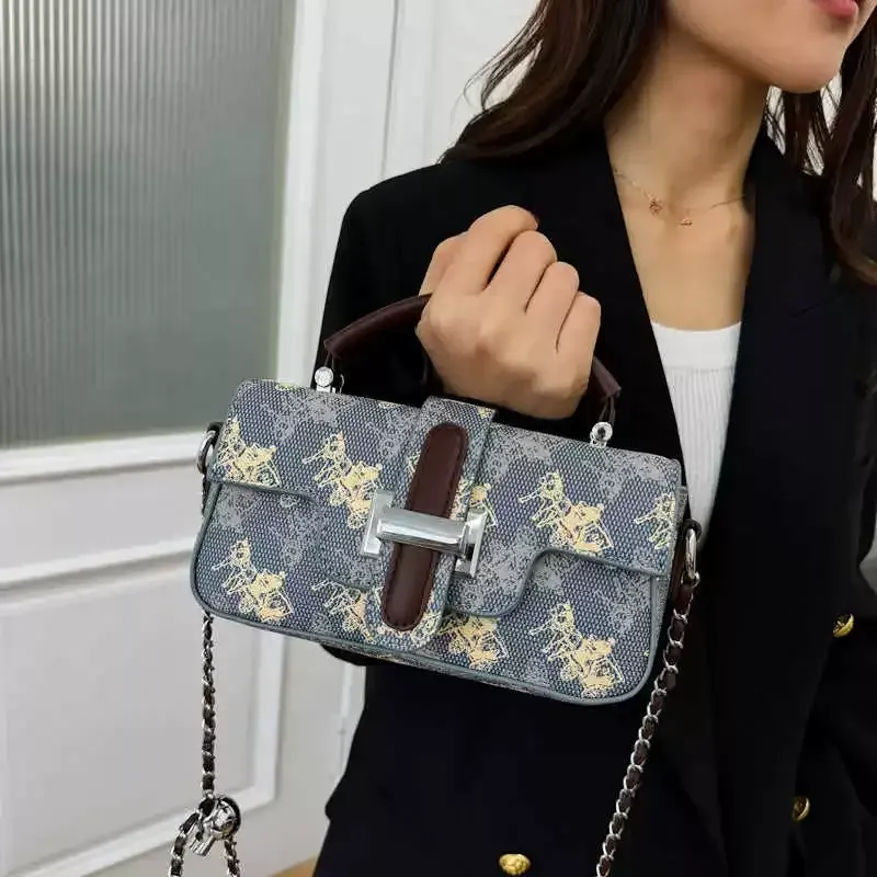 High-end retro chain bag for women 2025 new style niche high-end small square bag messenger bag（ Delivery in 3 days ）