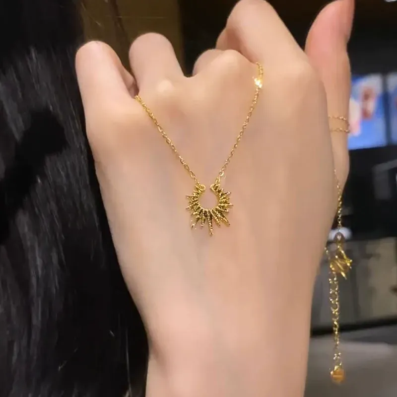 Unique sunflower pendant necklace High-end clavicle chain