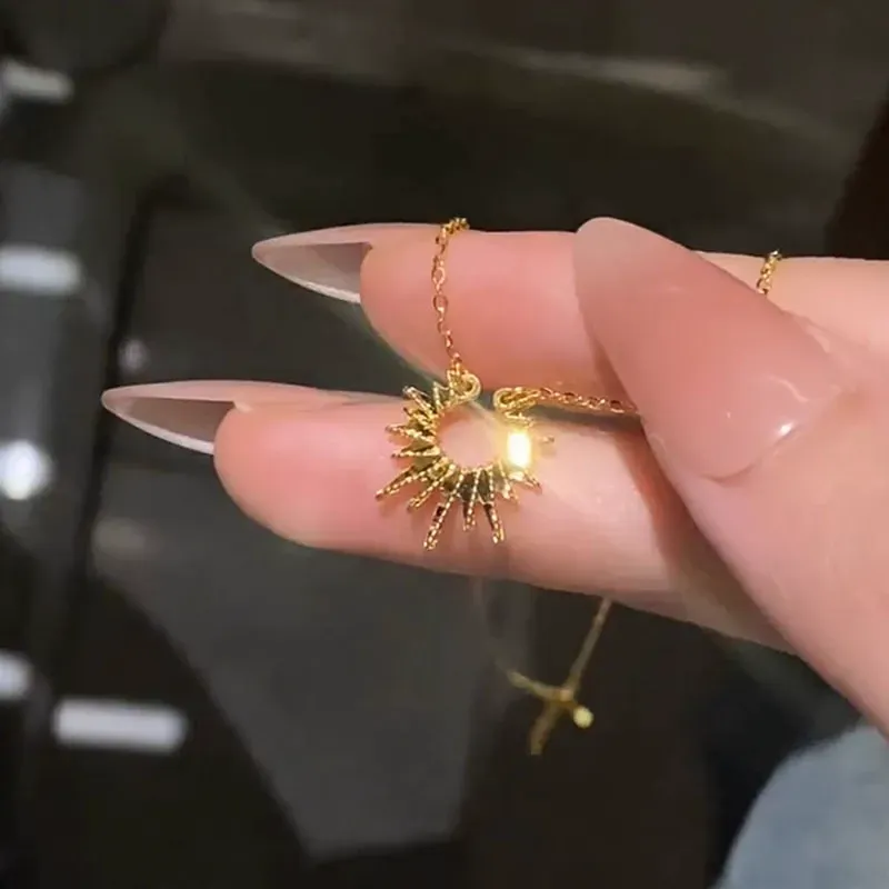 Unique sunflower pendant necklace High-end clavicle chain