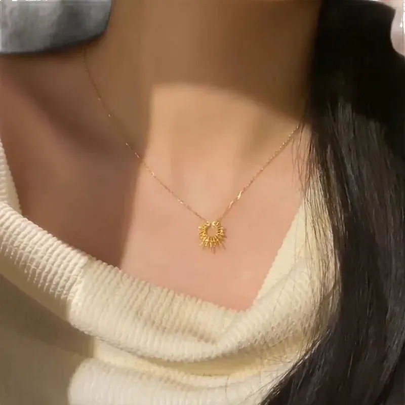Unique sunflower pendant necklace High-end clavicle chain