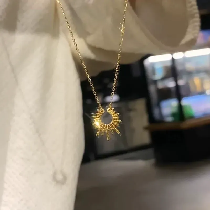 Unique sunflower pendant necklace High-end clavicle chain