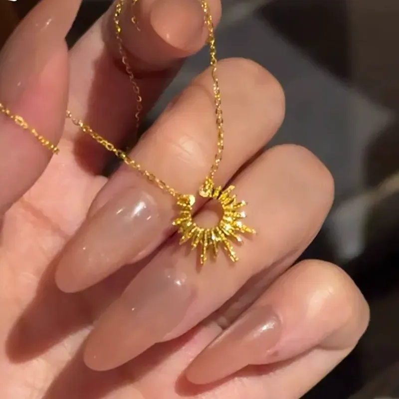 Unique sunflower pendant necklace High-end clavicle chain