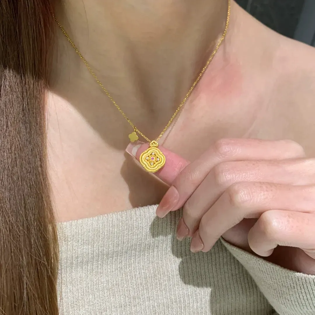 Women's four-leaf clover necklace titanium steel non-fading clavicle chain