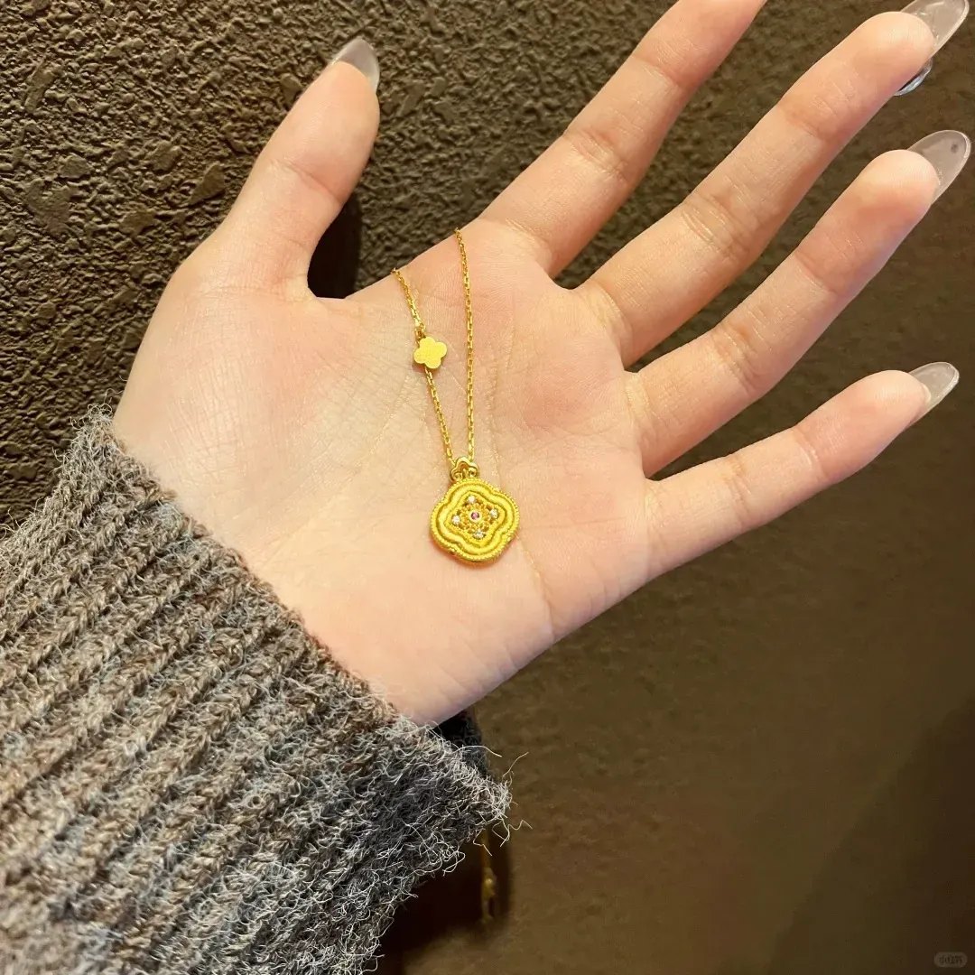 Women's four-leaf clover necklace titanium steel non-fading clavicle chain