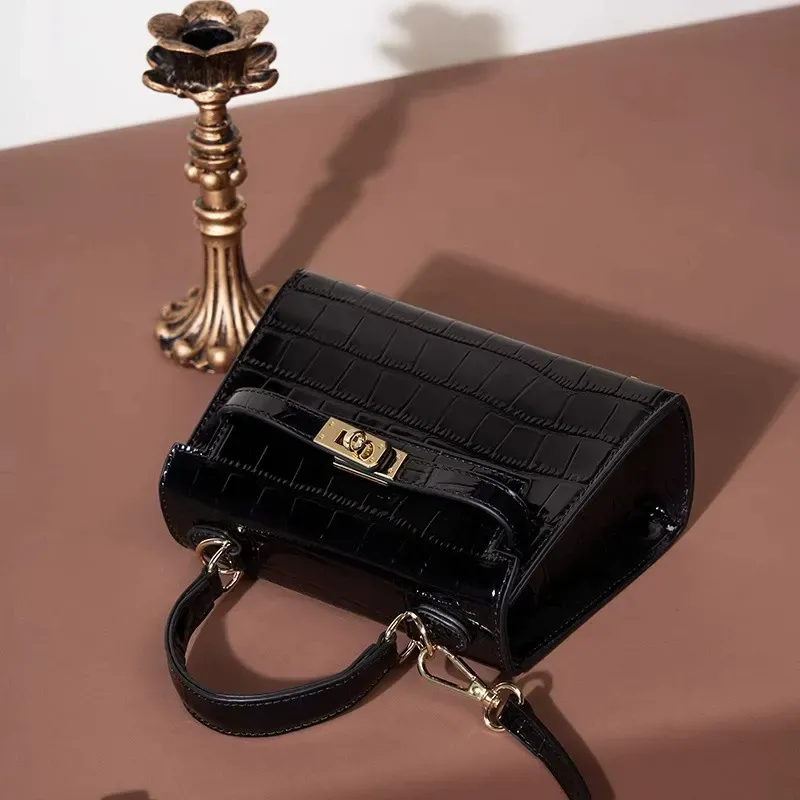 2025 new women's bag shoulder crossbody bag light luxury handbag Kelly bag versatile fashion small bag