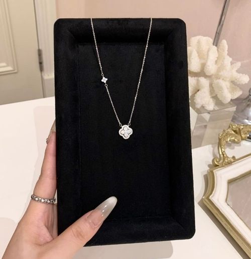 Flashing four-leaf clover zircon necklace Titanium steel non-fading clavicle chain