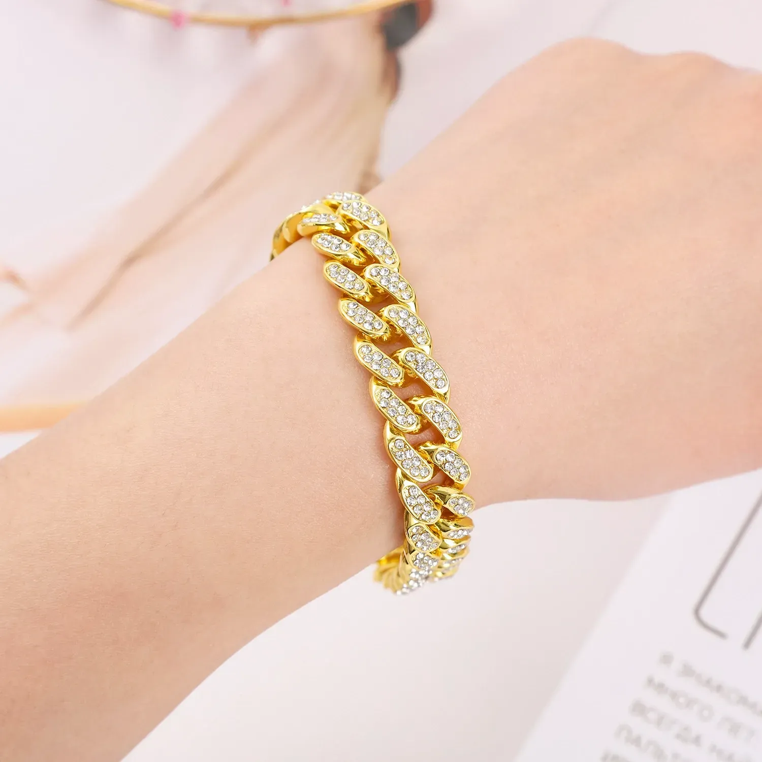 Luxury Hip Hop Style Miami Cuban Link Chain Bracelet Super Big Gold Plating Inspired by Style Main Material Zinc Alloy