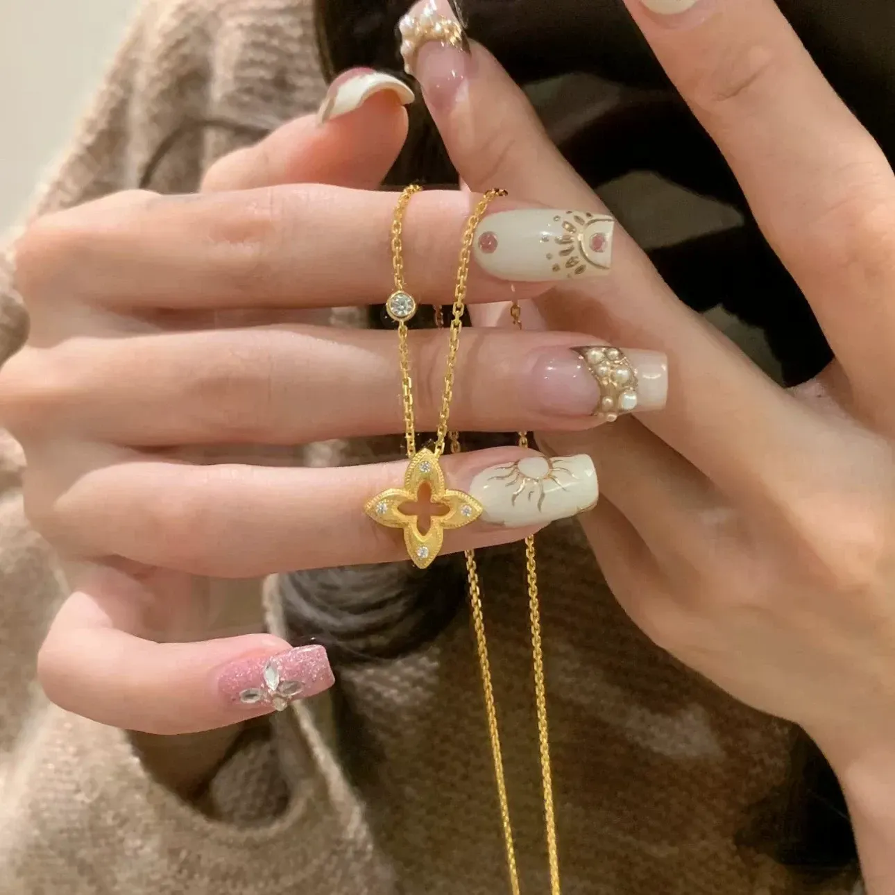 Light luxury four-leaf clover necklace for women ins style all-match clavicle chain