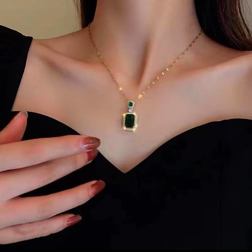 Light luxury diamond necklace, vintage emerald crystal necklace