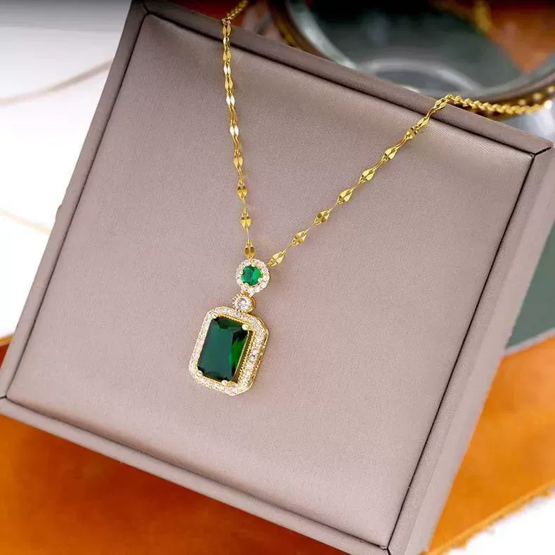 Light luxury diamond necklace, vintage emerald crystal necklace