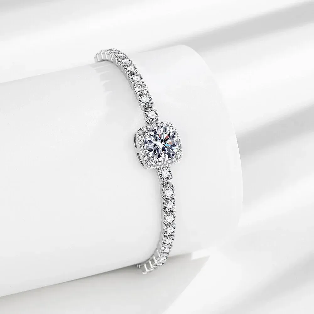 Popular zircon and square diamond bracelet, a versatile and elegant accessory