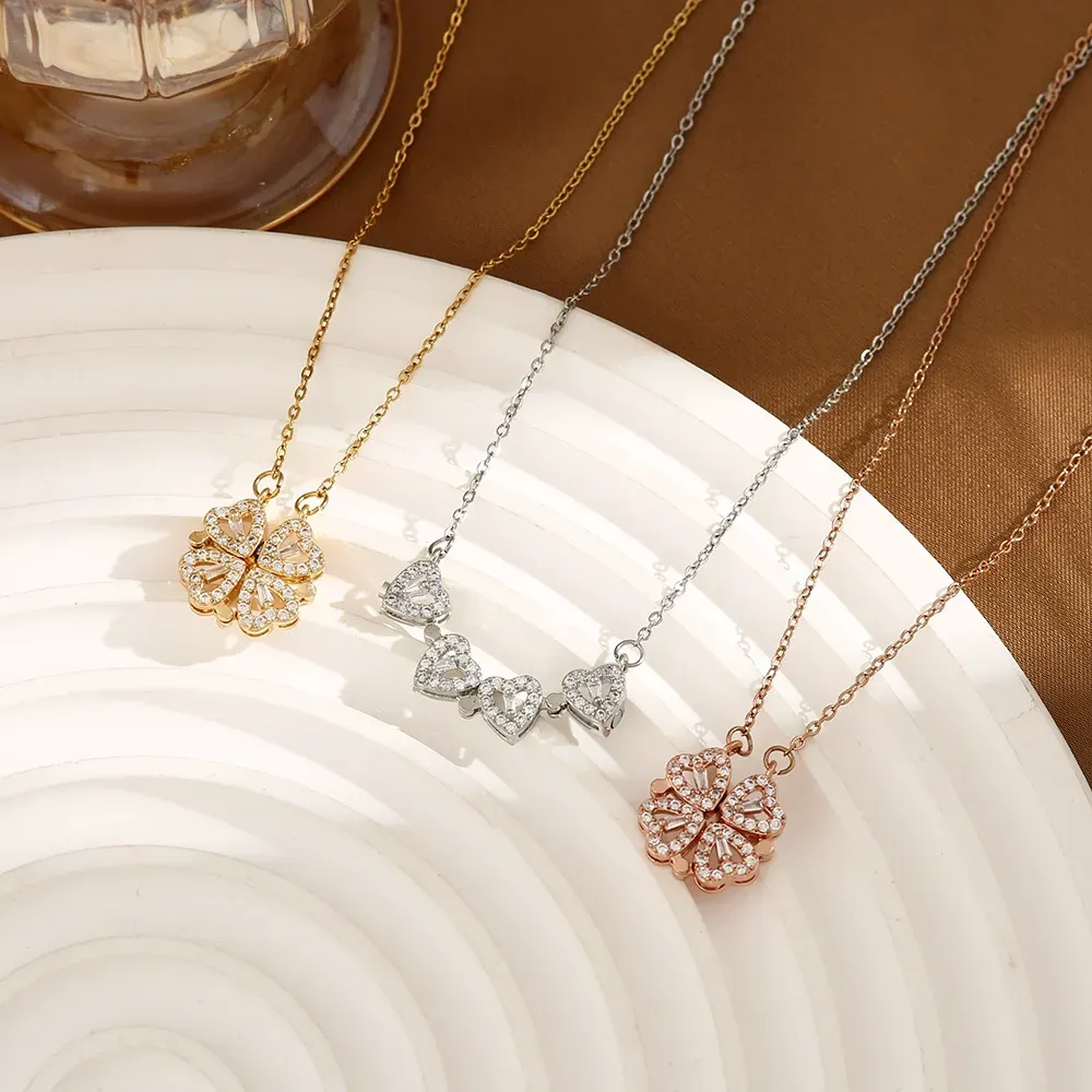 A necklace with two ways to wear Heart to Heart Four-Leaf Clover Necklace Magnetic Clavicle Chain