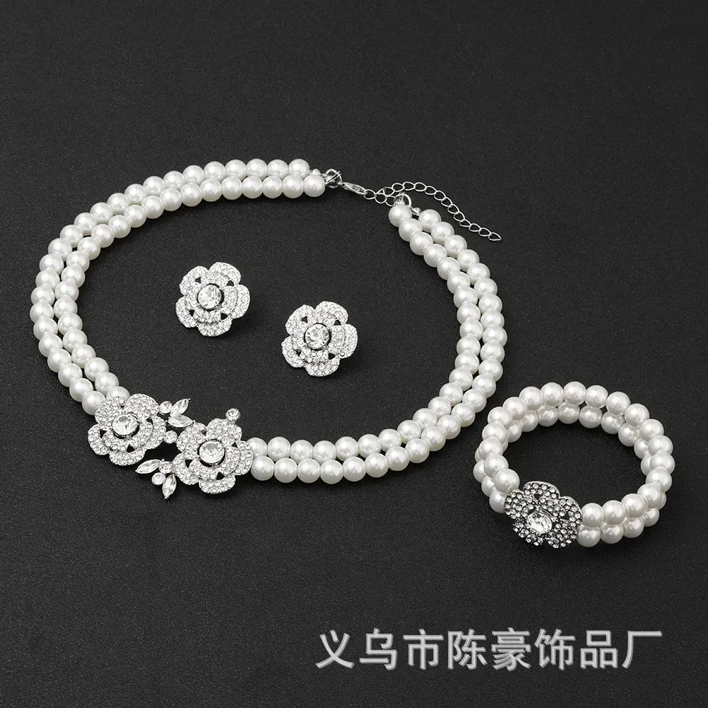 Pearl Flower Necklace Bracelet Earrings Three-Piece Set