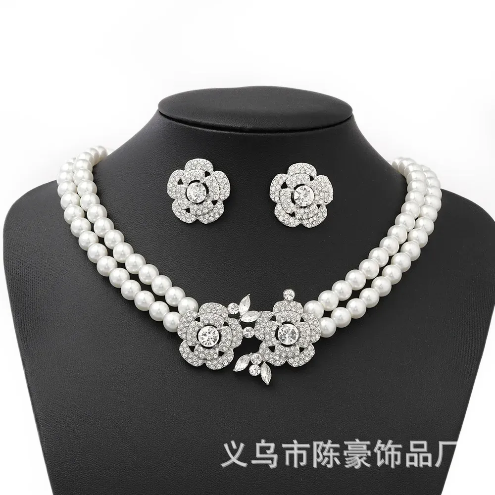 Pearl Flower Necklace Bracelet Earrings Three-Piece Set