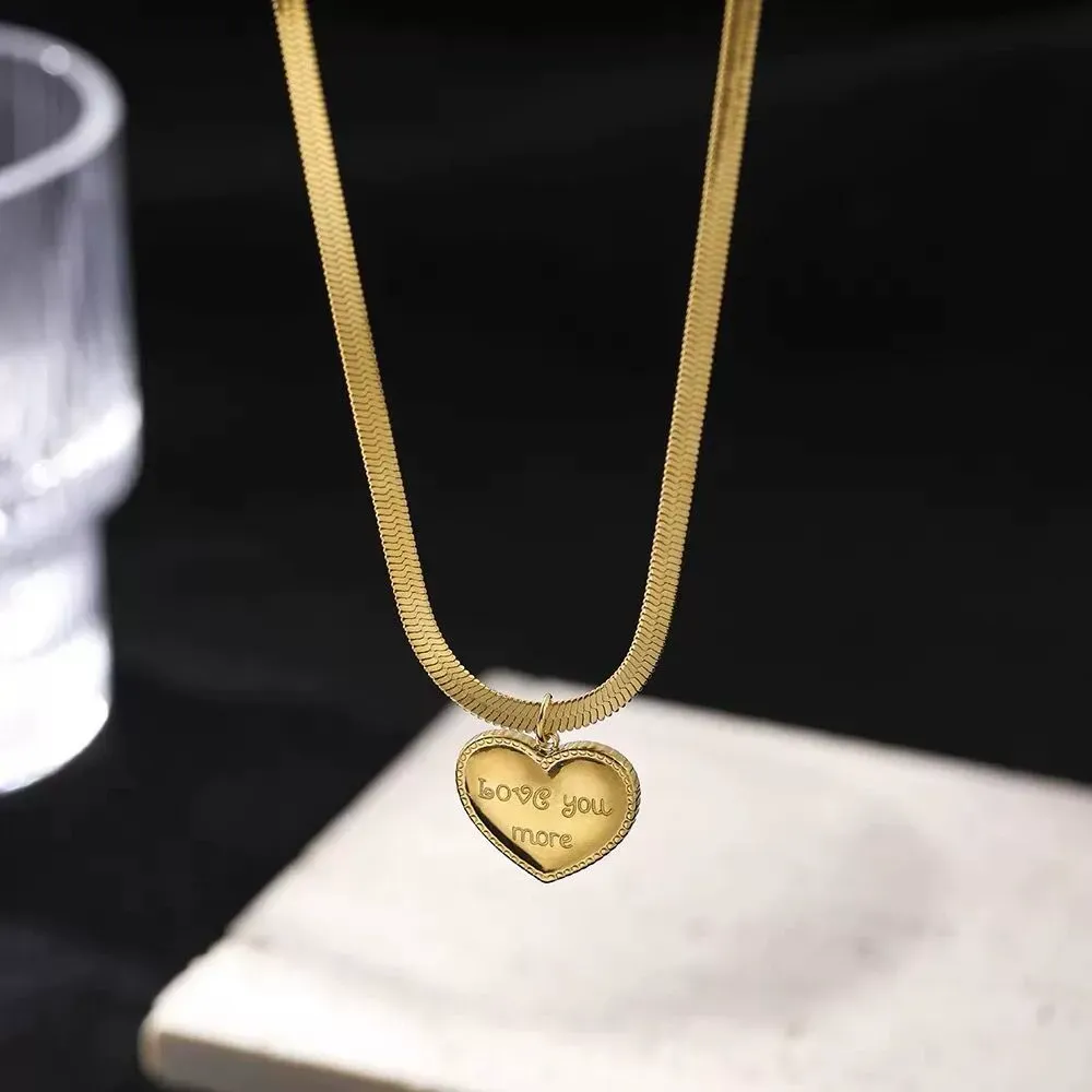 Titanium steel gold non-fading light luxury love heart necklace