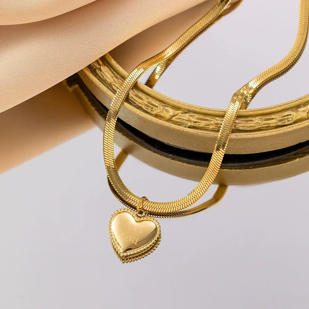 Titanium steel gold non-fading light luxury love heart necklace