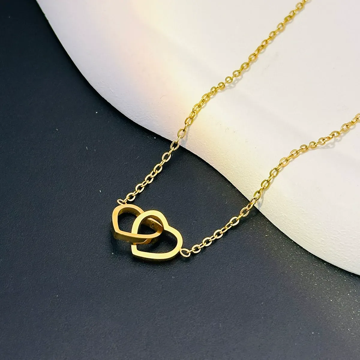 Double heart-shaped clavicle chain titanium steel elegant jewelry non-fading pendant