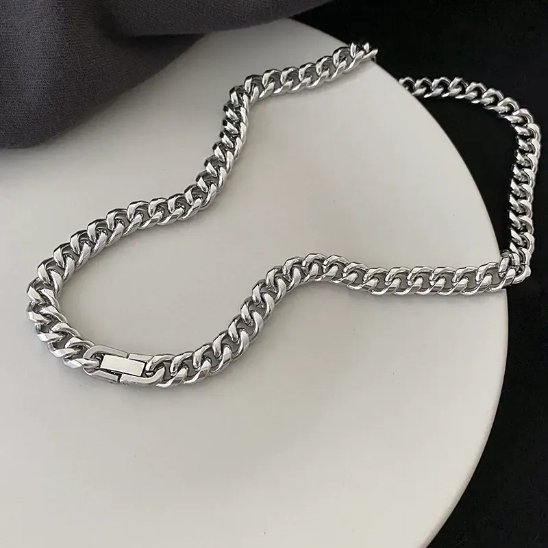 Simple Cuban chain for men and women, no fading, versatile titanium steel chain