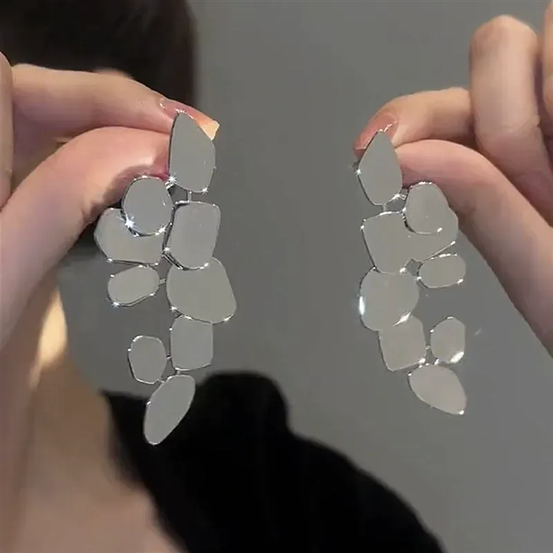 Alloy high-grade exaggerated fashion simple irregular leaf earrings