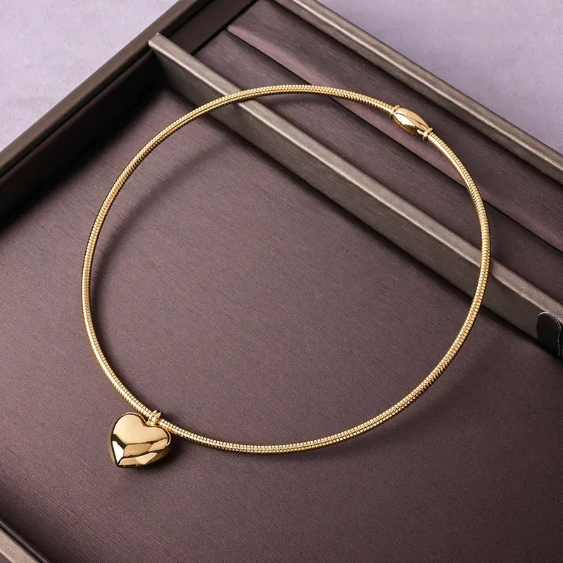 Glossy Heart Magnetic Necklace Cold Style Ball-Shaped Heart Pendant Necklace