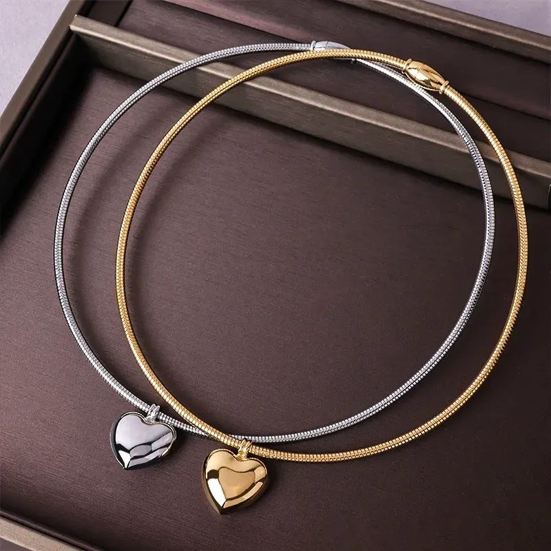 Glossy Heart Magnetic Necklace Cold Style Ball-Shaped Heart Pendant Necklace