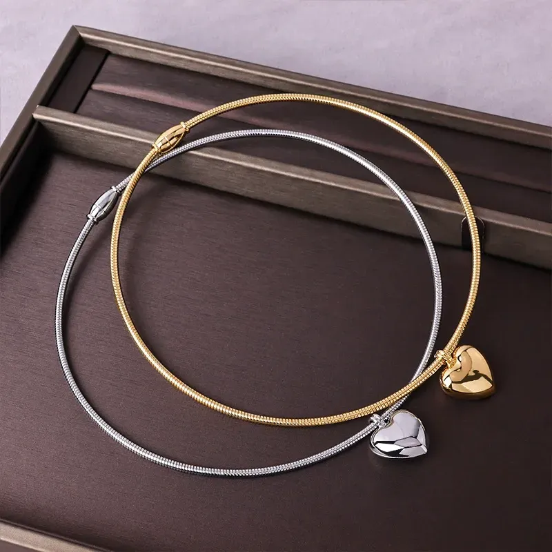 Glossy Heart Magnetic Necklace Cold Style Ball-Shaped Heart Pendant Necklace