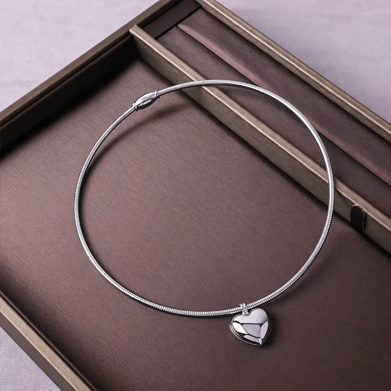 Glossy Heart Magnetic Necklace Cold Style Ball-Shaped Heart Pendant Necklace