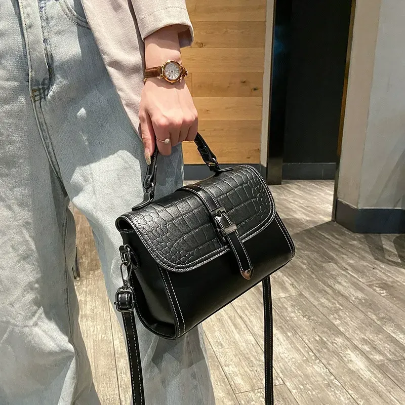 Simple crossbody bag for women, stylish handbag