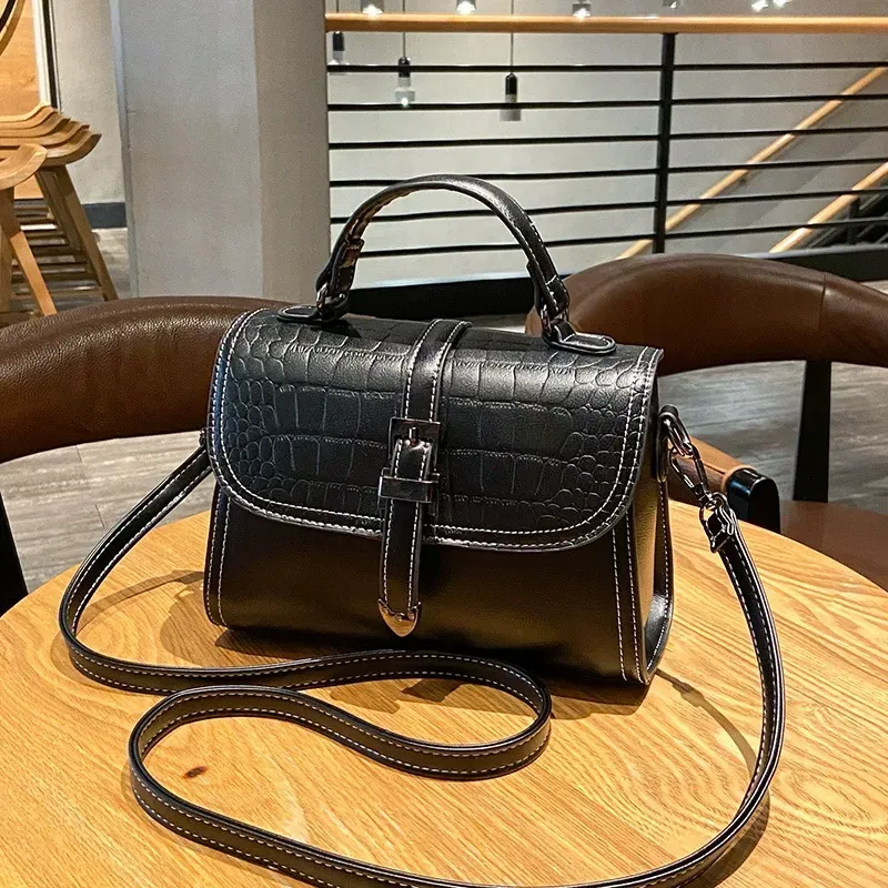 Simple crossbody bag for women, stylish handbag