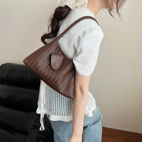 Hand-woven underarm bag, fashionable and casual mother-and-child shoulder bag