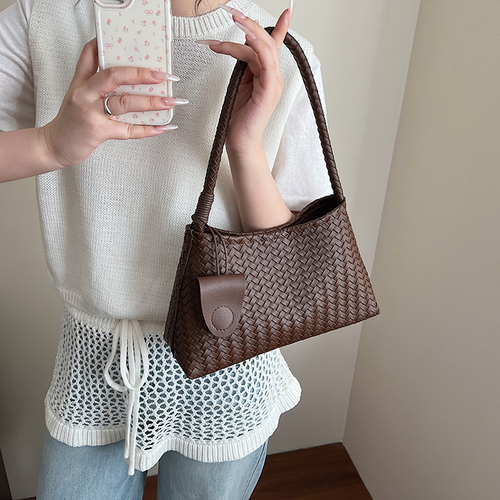 Hand-woven underarm bag, fashionable and casual mother-and-child shoulder bag
