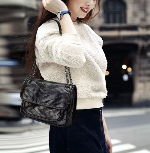 Black hobo bag, small square bag under the arm, large capacity commuter shoulder bag magnetic crossbody bag