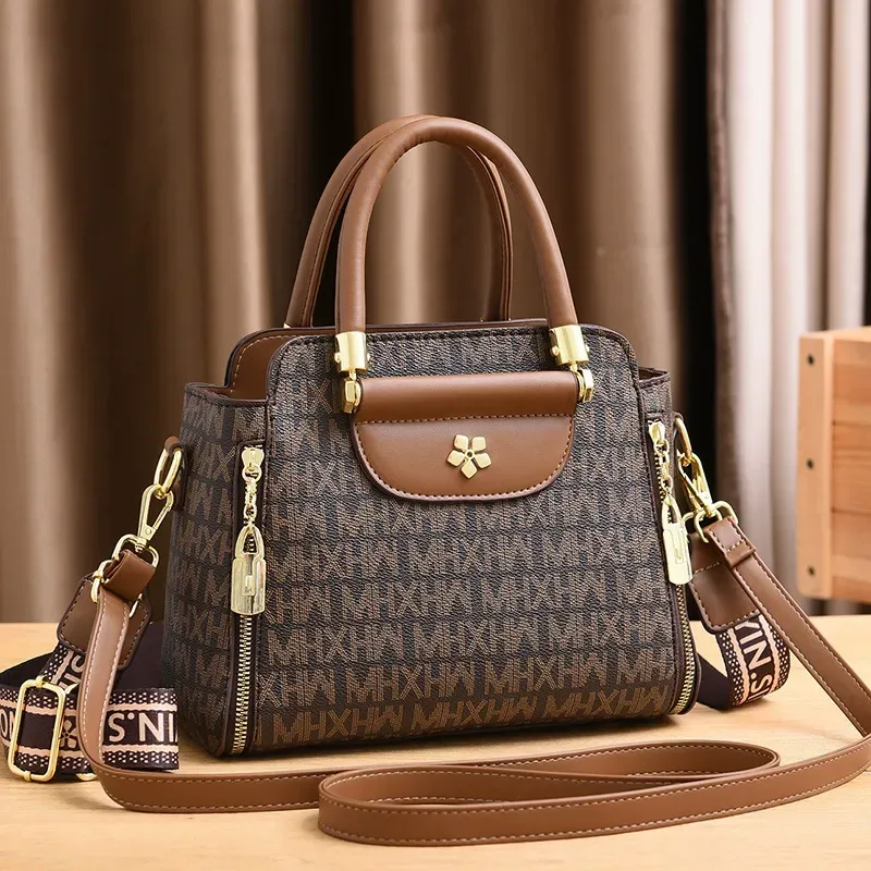 2025 new retro handbag, fashionable shoulder messenger bag