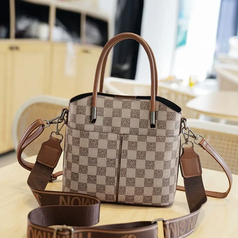 Light luxury bucket bag 2025 new retro handbag