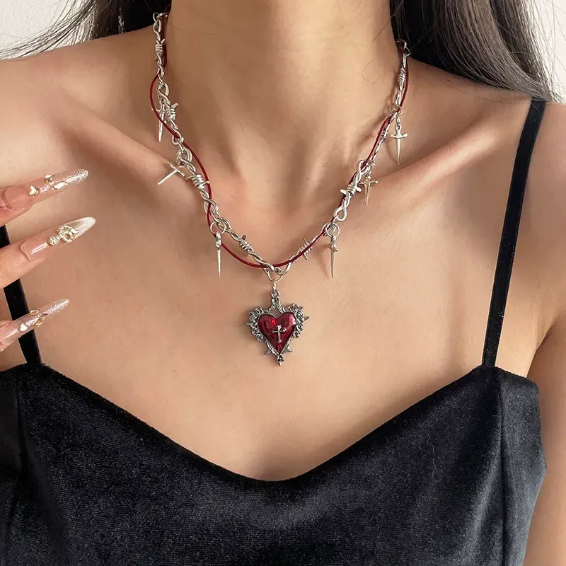 Personalized red heart stitching thorn cross necklace hip-hop hot girl clavicle necklace